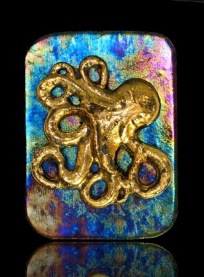 Octopus<br />Gold lustre on glass clay on Wissmach irrid.